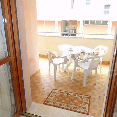 In 38257 Apartment *